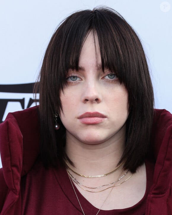 difficilement perceptible. "Est-ce le tatouage final?", s'est-même demandé l'un d'entre eux.
Billie Eilish au photocall de la soirée Variety 2021 Music Hitmakers Brunch à Los Angeles le 4 décembre 2021.