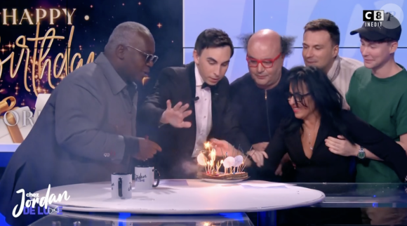 Jordan de Luxe surpris pour son anniversaire dans "Chez Jordan", C8