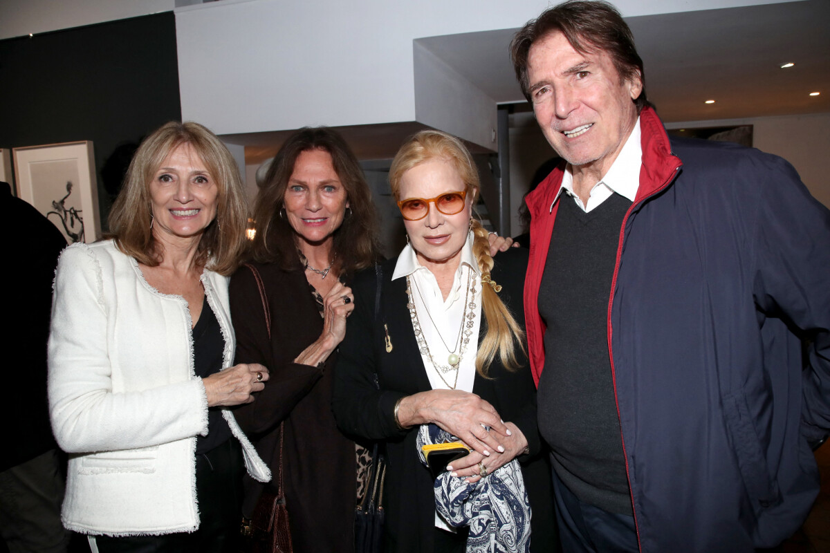 Photo : Une soirée qui célébrait la sortie du livre de Martine  Couralet-Laing. Martine Couralet-Laing, Jacqueline Bisset, Sylvie Vartan et  son mari Tony Scotti - Martine Couralet-Laing dédicace son livre  