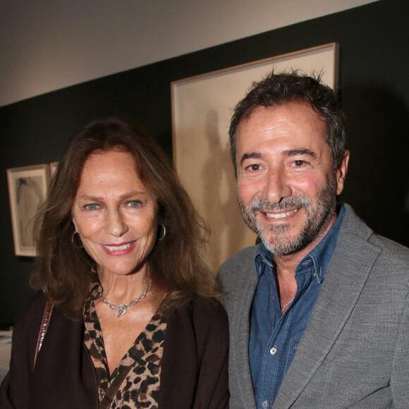 Jacqueline Bisset et Bernard Montiel - Martine Couralet-Laing dédicace son livre "DreamLAnd" à la Galerie XII à Paris le 19 Octobre 2023. © Bertrand Rindoff / Bestimage