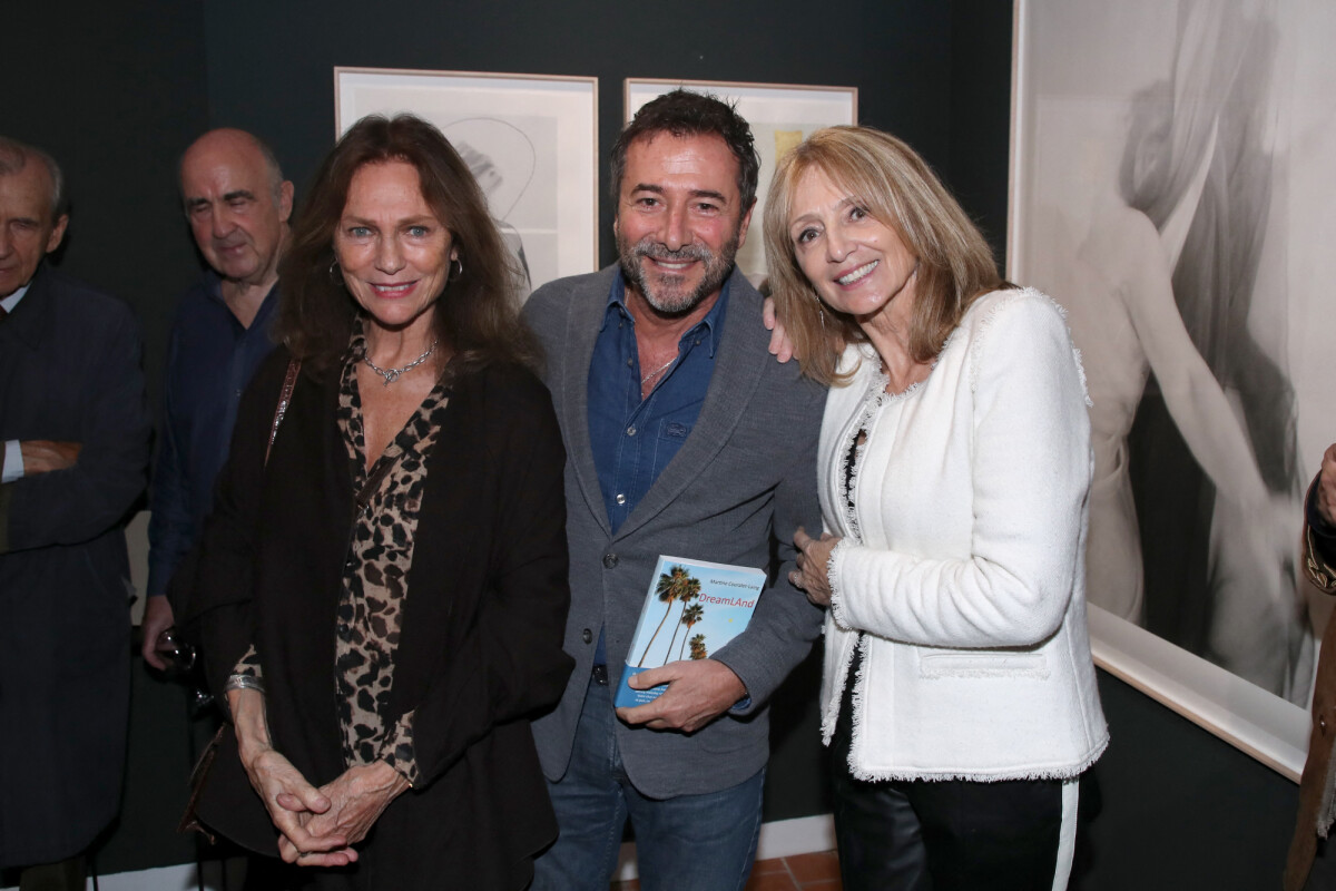 Photo : Jacqueline Bisset, Bernard Montiel et Martine Couralet-Laing -  Martine Couralet-Laing dédicace son livre 