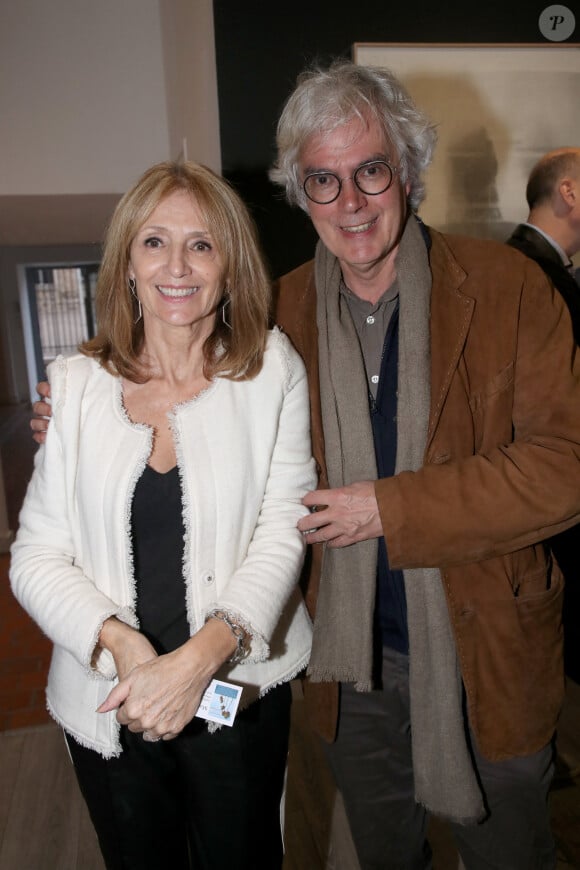Martine Couralet-Laing et Bertrand Guyard (Journaliste) - Martine Couralet-Laing dédicace son livre "DreamLAnd" à la Galerie XII à Paris le 19 Octobre 2023. © Bertrand Rindoff / Bestimage