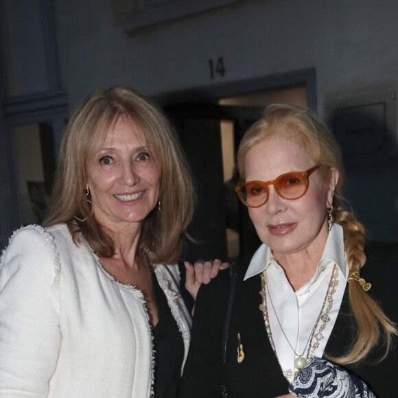 Martine Couralet-Laing et Sylvie Vartan - Martine Couralet-Laing dédicace son livre "DreamLAnd" à la Galerie XII à Paris le 19 Octobre 2023. © Bertrand Rindoff / Bestimage