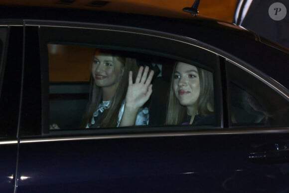 La princesse Leonor, L'infante Sofia d'Espagne - La famille royale d'Espagne arrive à la réception des lauréats du prix Princesse des Asturies à Oviedo, le 19 octobre 2023. 