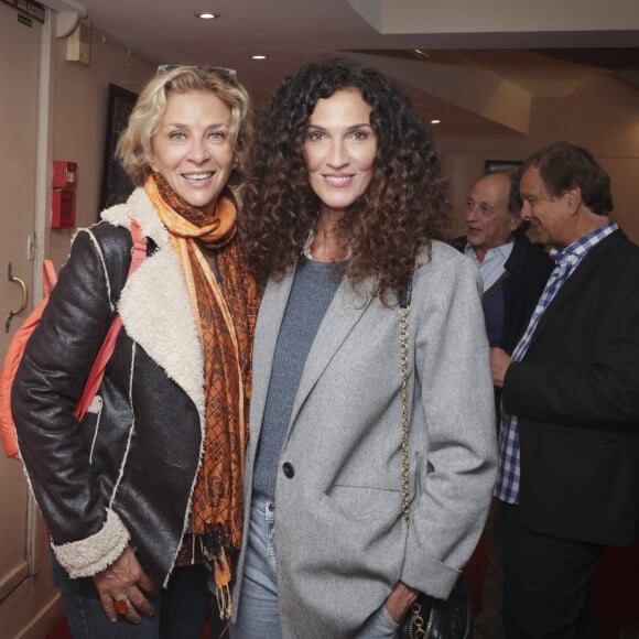 Le comédien de 73 ans était au bras de son épouse pour la générale de la pièce de Louis-Michel Colla "Un gêne entre nous" au théâtre des Mathurins à Paris. Et Linda Hardy y a pris la pose auprès de Corinne Touzet.
Exclusif - Corinne Touzet, Linda Hardy - People à la générale de la pièce de Louis-Michel Colla "Un gêne entre nous" au théâtre des Mathurins à Paris le 18 octobre 2023. © Jack Tribeca / Bestimage