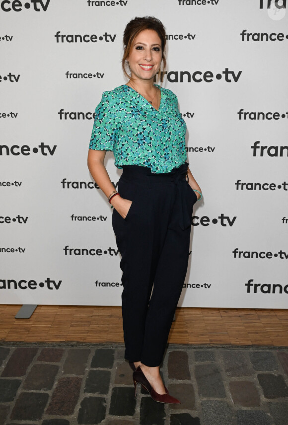 Léa Salamé au photocall pour la conférence de presse de rentrée de France TV à la Grande Halle de la Villette à Paris, France, le 6 juillet 2022.