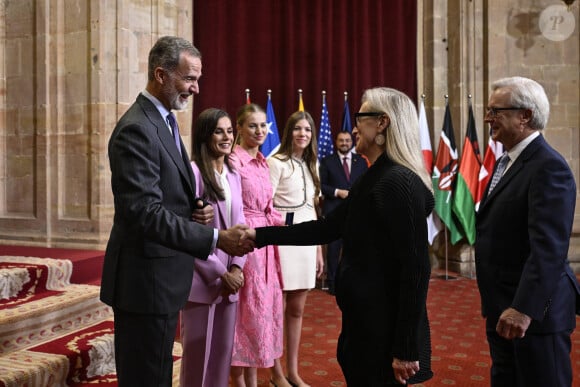 Le roi Felipe VI, la reine Letizia, la princesse Leonor, l'infante Sofia - La famille royale d'Espagne lors de la soirée de remise de prix de la fondation Princesse des Asturies à Oviedo le 20 octobre 2023. 