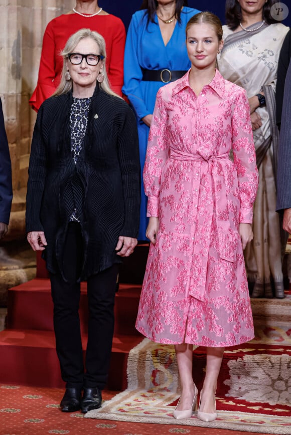 Cependant, elle était seule, et n'est pas apparue à ses côtés depuis début 2018. 
Meryl Streep, La princesse Leonor - La famille royale d'Espagne accueillent Meryl Streep, lauréate du prix Princesse des Asturies (Culture) lors d'une réception à Oviedo, le 20 octobre 2023. 