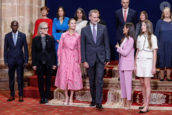 Le roi Felipe VI d'Espagne, La reine Letizia d'Espagne La princesse Leonor, L'infante Sofia d'Espagne, Meryl Streep - La famille royale d'Espagne accueillent Meryl Streep, lauréate du prix Princesse des Asturies (Culture) lors d'une réception à Oviedo, le 20 octobre 2023. 