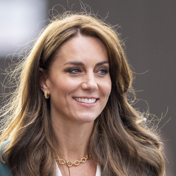 Catherine (Kate) Middleton, princesse de Galles, arrive pour visiter l'usine textile familiale "AW Hainsworth" à Leeds, Royaume Uni, le 26 septembre 2023. 