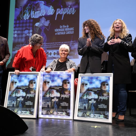 samedi 21 octobre. Elle était tout sourire aux cotés de toutes ses camarades. 
Exclusif - Mimie Mathy, marraine de la 3ème édition, Veronique Meriadec, Emmanuelle Montaud - Présentation du court-métrage "Les âmes de papier" à l'occasion de la 3ème édition du festival Histoires de Femmes à Dreux. Le 21 octobre 2023 © Denis Guignebourg / Bestimage 