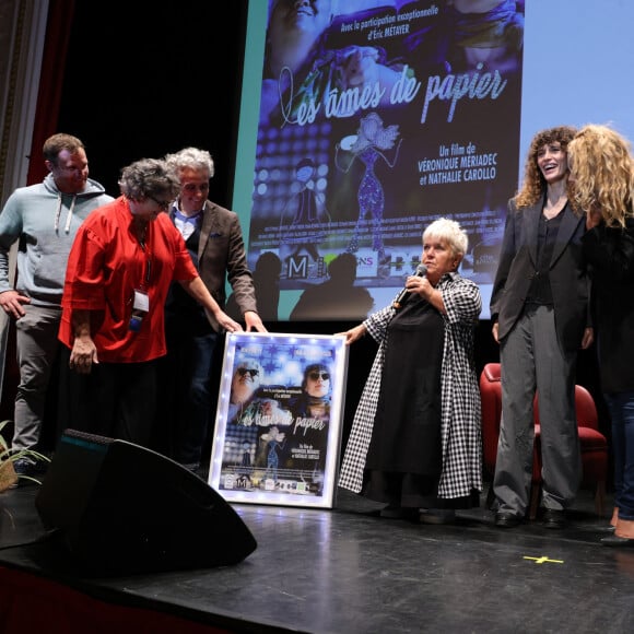 Elle a dans un premier temps été aperçue sur scène pour la présentation du 
Exclusif - Mimie Mathy, marraine de la 3ème édition, Veronique Meriadec, Emmanuelle Montaud - Présentation du court-métrage "Les âmes de papier" à l'occasion de la 3ème édition du festival Histoires de Femmes à Dreux. Le 21 octobre 2023 © Denis Guignebourg / Bestimage 