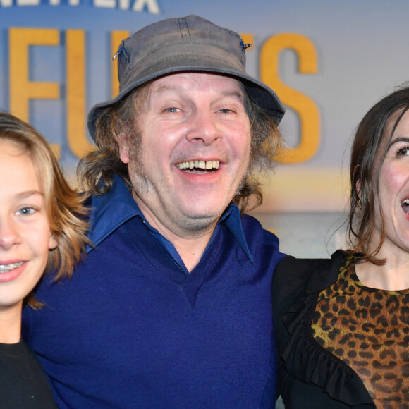 C'était la première fois que sa fille partageait ce genre de tapis rouge avec lui.
Billy, le fils de Philippe Katrine et Julie Depardieu, Philippe Katerine, sa fille Edie Blanchard - Avant-première du film "Voleuses" diffusé sur Netflix. Paris le 24 octobre 2023. © Veeren / Bestimage 