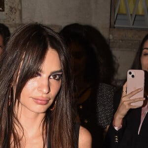 Emily Ratajkowski - Les célébrités à la sortie de l'after party Versace lors de la Fashion Week de Milan (MLFW) le 23 septembre 2022. 