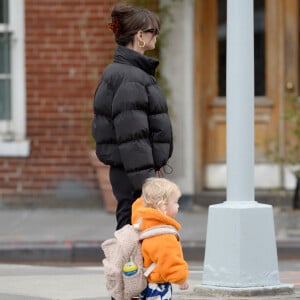 Emily Ratajkowski est maman d'un petit Sylvester, 2 ans. 
Exclusif - Emily Ratajkowski se promène avec son fils Sylvester à New York, le 5 mars 2023. 