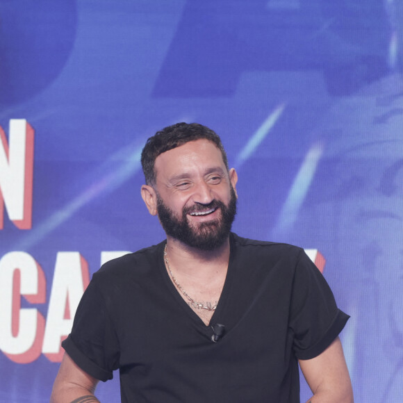 Exclusif - Cyril Hanouna sur le plateau de l'émission Touche pas à mon poste (TPMP) diffusée en direct sur C8 le 10 octobre 2023. © Jack Tribeca / Bestimage 