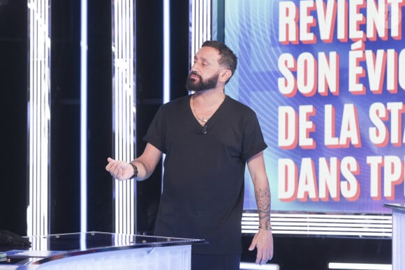 Exclusif - Cyril Hanouna sur le plateau de l'émission Touche pas à mon poste (TPMP) diffusée en direct sur C8 le 10 octobre 2023. © Jack Tribeca / Bestimage 