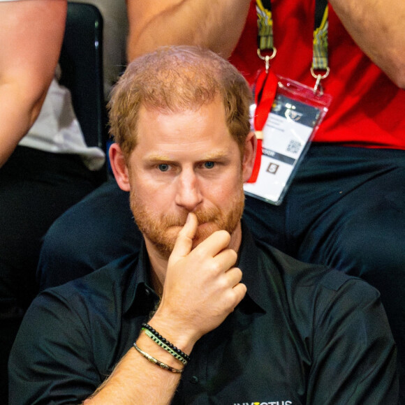 C'est ce que David Wiseman, un ami du prince, a révélé dans le podcast "Hello", A Right Royal Podcast
Le prince Harry, duc de Sussex, assiste à la compétition de tennis de table à la Merkur Spiel-Arena lors des Invictus Games à Düsseldorf, le 13 septembre 2023. 