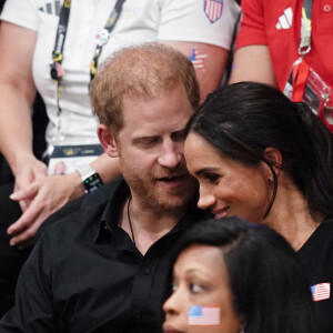 Le prince Harry et Meghan Markle assistent à la finale de basket lors des Invictus Games 2023 à Dusseldorf le 13 septembre 2023. 