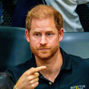 Le prince Harry a-t-il des méthodes de voyou ?
Le prince Harry, duc de Sussex et Meghan Markle, duchesse de Sussex, assistent au match de basket-ball en fauteuil roulant à la Merkur Spiel-Arena lors des Jeux Invictus à Düsseldorf (Allemagne)