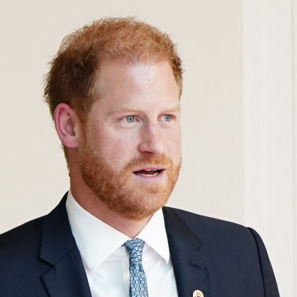 Il en discute alors avec des copains sans que cela ne soit pris au sérieux tout de suite par ses interlocuteurs
Le prince Harry, duc de Sussex, arrive aux WellChild Awards 2023 au Hurlingham Club, Ranelagh Gardens, à Londres, Royaume Uni, le 7 septembre 2023. 