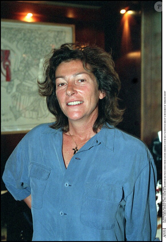 Florence Arthaud lors du prix Cinéatre qui récompense les pièces écrites par des auteurs comédiens.