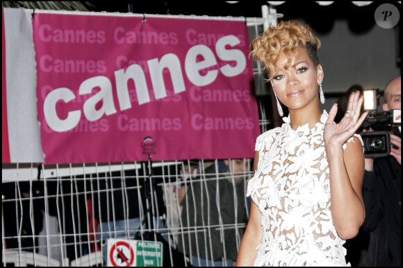 Et Rihanna pourrait faire son retour en France ! 
Rihanna - NRJ Music Awards 2010 à Cannes