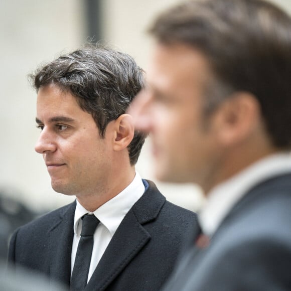 Gabriel Attal - Le président de la République et sa femme lors de l'inauguration de la Cité internationale de la langue française à Villers-Cotterêts. Le 30 octobre 2023 © Gabrielle Cezard / pool / Bestimage