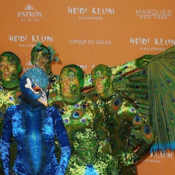 Heidi Klum et son déguisement de paon lors de sa soirée annuelle organisée pour Halloween au club Marquee à New York. Le 31 octobre 2023 à New York