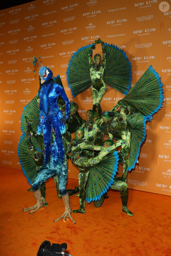 Heidi Klum et son déguisement de paon lors de sa soirée annuelle organisée pour Halloween au club Marquee à New York. Le 31 octobre 2023 à New York