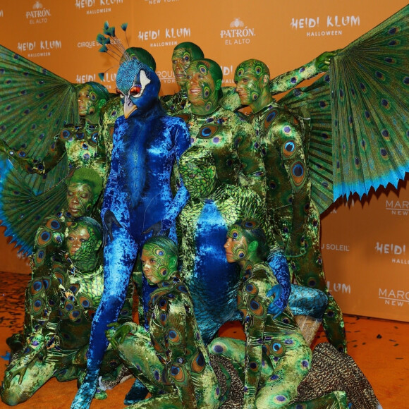 Heidi Klum et son déguisement de paon lors de sa soirée annuelle organisée pour Halloween au club Marquee à New York. Le 31 octobre 2023 à New York