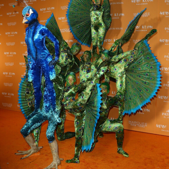Heidi Klum et son déguisement de paon lors de sa soirée annuelle organisée pour Halloween au club Marquee à New York. Le 31 octobre 2023 à New York