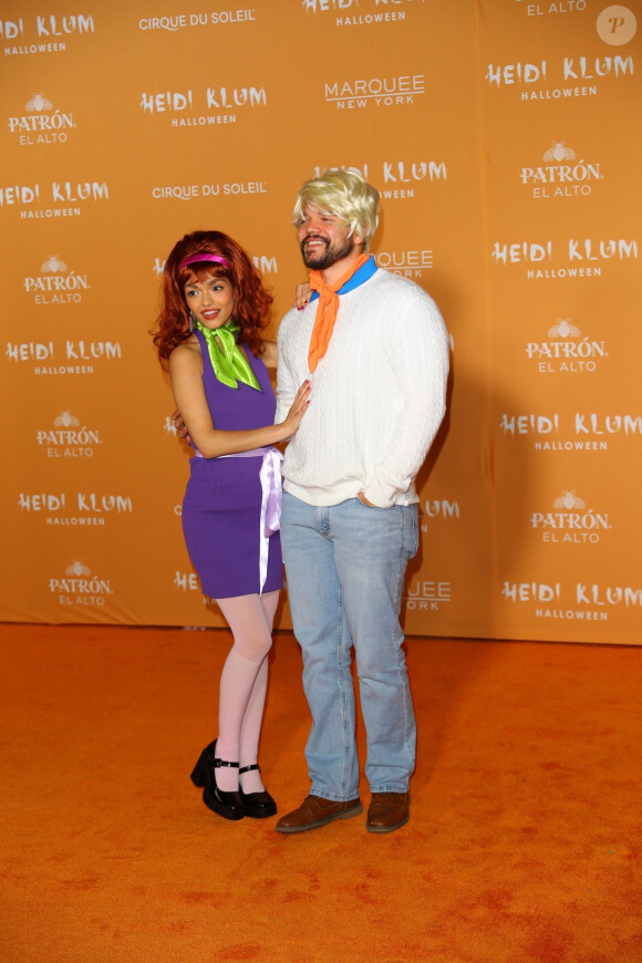 Si les costumes ont défilé sur le photocall de l'événement 
Rachel Zegler et son invité - 22ème Halloween Party d'Heidi Klum au club Marquee à New York, le 31 octobre 2023
