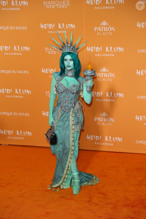 Le plus attendu était évidemment celui d'Heidi Klum, reine d'Halloween
Emma Norton - 22ème Halloween Party d'Heidi Klum au club Marquee à New York, le 31 octobre 2023