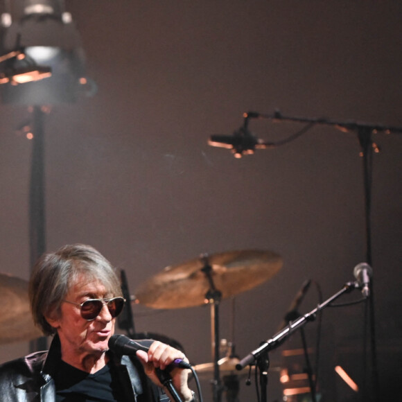 "L'alcool m'a sans doute détourné de la drogue, où tous mes camarades sont tombés", avoue-t-il sans langue de bois
Jacques Dutronc et Thomas Dutronc en showcase de leur tournée "Dutronc & Dutronc" au Centre Evénementiel de Courbevoie le 11 avril 2022. Jacques et Thomas Dutronc se rejoignent sur scène pour une tournée unique ! Père et fils, monstres sacrés de la scène française, vous donnent rendez-vous pour des concerts exceptionnels sous le signe du partage et de la complicité. Deux artistes hors du commun à retrouver sur les routes de France. © Coadic Guirec/Bestimage