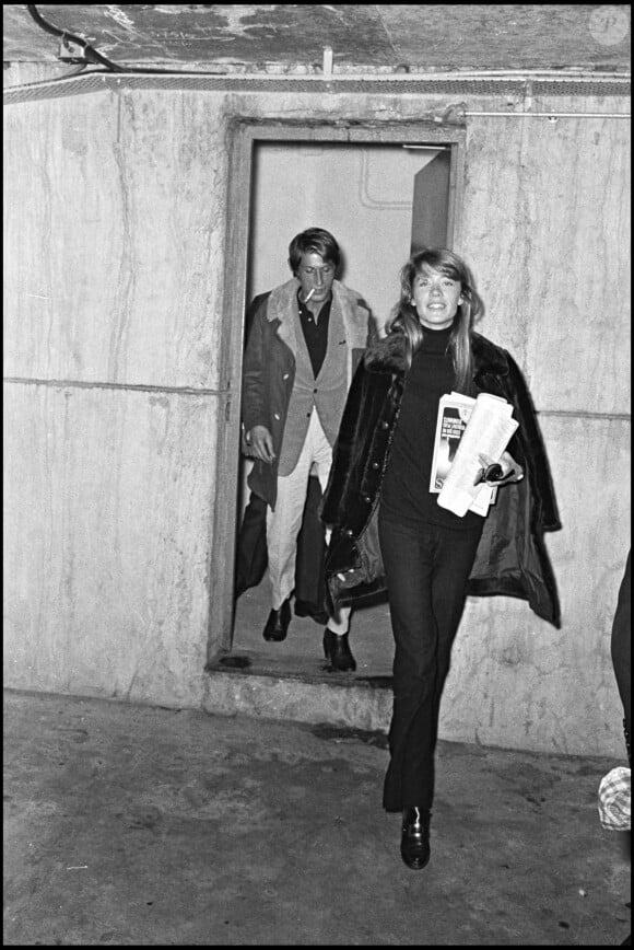 Archives - Jacques Dutronc et Françoise Hardy dans les coulisses de l'émission "Le palmarès des chansons".