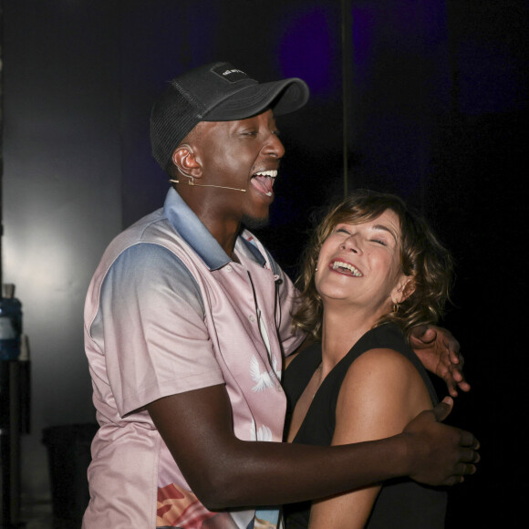 Ainsi que les humoristes Ahmed Sylla, Kev Adams et Virginie Hocq.
Exclusif - Ahmed Sylla, Virginie Hocq - Backstage de l'enregistrement de l'émission "Morning Night", présentée par M.Youn, B.Morgaine et V.Desagnat, et diffusée le 2 novembre sur M6 © Jack Tribeca / Bestimage