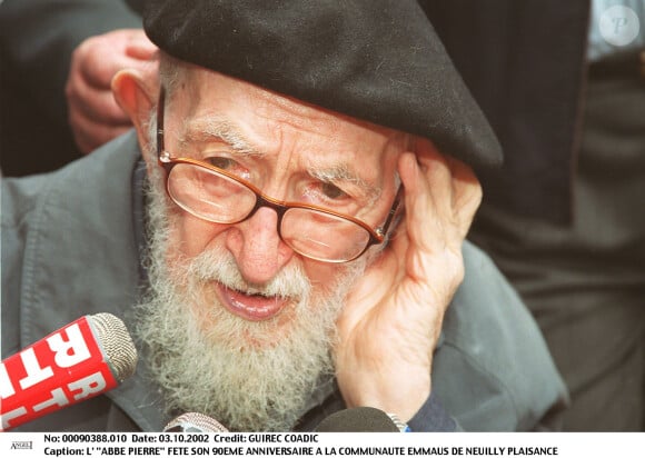 L'Abbé Pierre fête son 90ème anniversaire à la communauté Emmaüs de Neuilly Plaisance