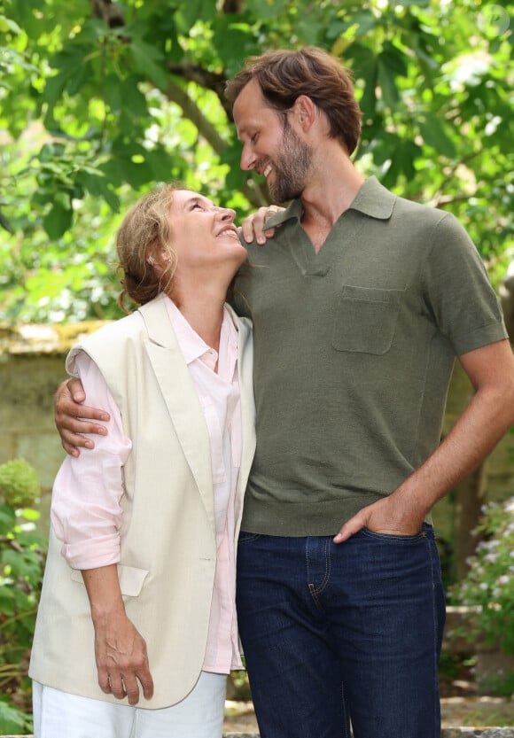 Emmanuelle Bercot et Benjamin Lavernhe - Photocall du film "L'Abbé Pierre" lors de la 16ème édition du festival du film francophone (FFA) de Angoulême le 26 août 2023. © Coadic Guirec / Bestimage 