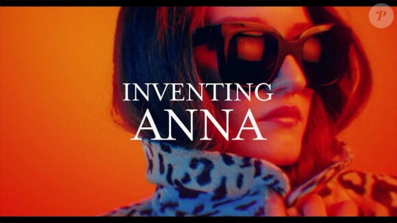 "Le plus souvent, elle parcourt à pied ces trois kilomètres. l'occasion de s'aérer et d'entretenir l'illusion d'une vie normale"
Images de la bande annonce du film "Inventing Anna" avec Julia Garner. 