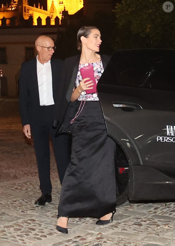 La belle n'y était pas que s'offrir un peu de bon temps 
Charlotte Casiraghi arrive à la soirée Vanity Fair 2023 à Seville le 2 novembre 2023.  Photo ©2023 18/Lagencia Press Carlota Casiraghi arrives at the Vanity Fair party in Seville