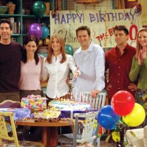 Jennifer Aniston, Courteney Cox, Lisa Kudrow, Matthew Perry, Matt Leblanc et David Schwimmer dans la série "Friends".