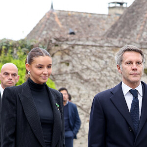 Exclusif - Vittoria de Savoie et son pére Emmanuel-Philibert de Savoie - La famille de Savoie s'est retrouvée à l'abbaye de Hautecombe lors d'une messe pour célébrer les 40 ans de la disparition du dernier roi régnant d'Italie, Humbert II de Savoie à Saint-Pierre-de-Curtille, le 18 Mars 2023. Ce fût l'occasion pour Vittoria de Savoie, princesse de Carignan et marquise d'Ivrée, fille ainée d'Emmanuel-Philibert de Savoie et de Clotilde Courau, d'honorer sa première sortie officielle. © Dominique Jacovides/Bestimage 