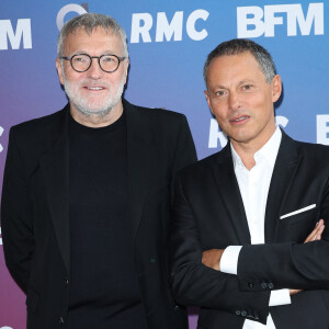 Laurent Ruquier et Marc-Olivier Fogiel lors de la conférence de presse de rentrée BFM TV. - RMC du groupe Altice France à Paris, France, le 31 août 2023. © Coadic Guirec/Bestimage 