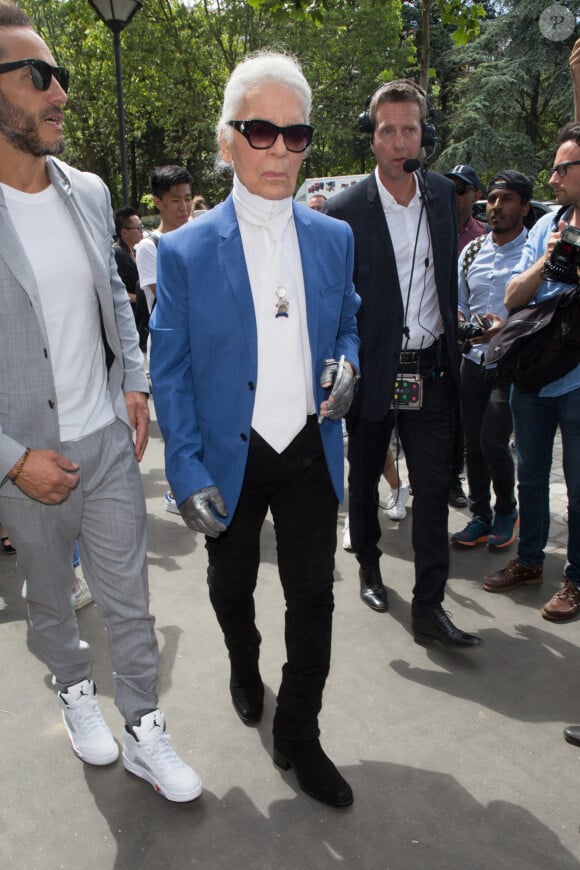 Sébastien Jondeau et Karl Lagerfeld au défilé de mode Dior Hommes printemps-été 2017 au Tennis Club de Paris, le 25 juin 2016.