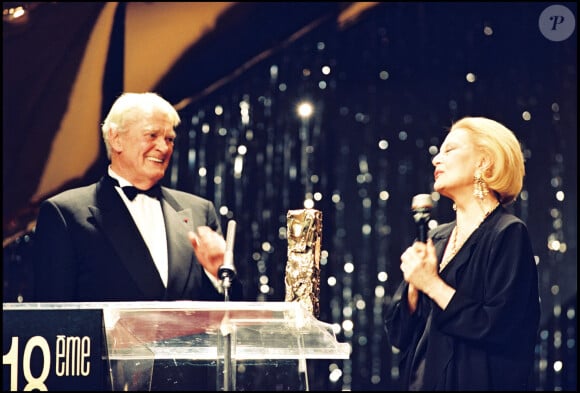 Archives - Jean Marais et son César d'honneur remis par Michèle Morgan en 1993