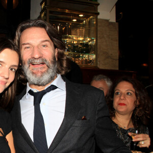 Frédéric Beigbeder et sa fille Chloë lors de la remise du prix de Flore 2023 au Café de Flore à Paris le 8 novembre 2023. © Philippe Baldini / Bestimage