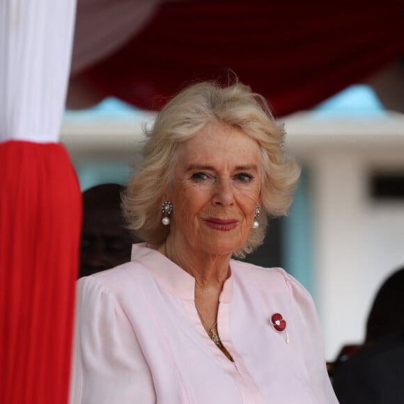 Le roi Charles III d'Angleterre et Camilla Parker Bowles, reine consort d'Angleterre, en visite à la base navale de Mtongwe à Mombasa, lors de leur voyage officiel au Kenya, le 2 novembre 2023.