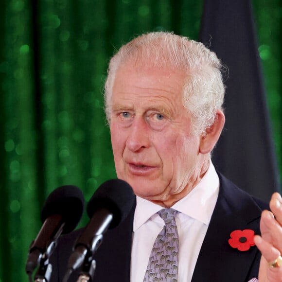 Il a en effet déjà trompé Camilla Parker-Bowles. 
Le roi Charles III d'Angleterre et Camilla Parker Bowles, reine consort d'Angleterre, reçus par le président du Kenya, le Dr William Ruto, à un banquet d'État à Nairobi, le 31 octobre 2023. Le couple royal britannique effectue un voyage officiel au Kenya de quatre jours. 