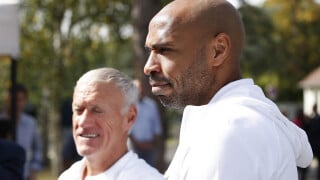 "Un peu pris ses distances..." : Didier Deschamps et Thierry Henry à la tête des Bleus, quelle est leur relation aujourd'hui ?